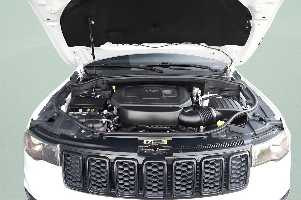 Used 2021 Jeep Grand Cherokee Freedom Edition AWD/4WD image 9