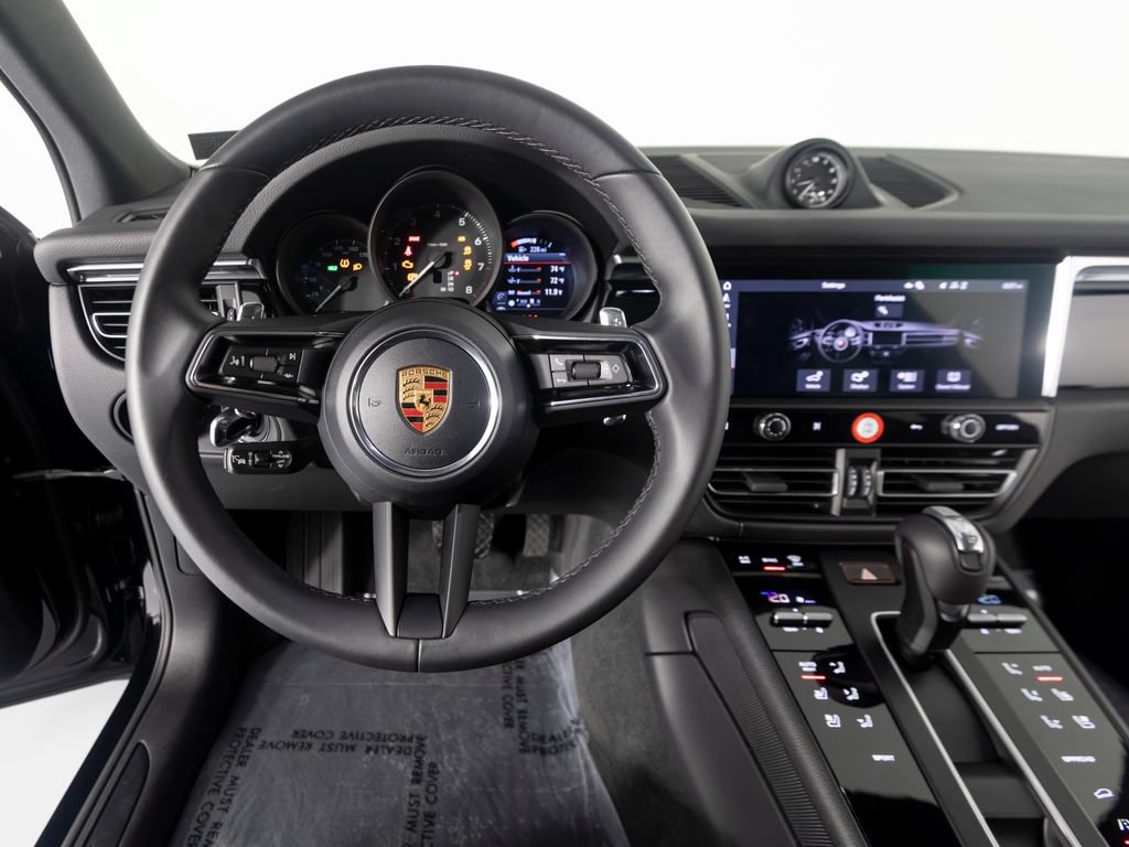 Certified 2026 Porsche Macan AWD/4WD image 18