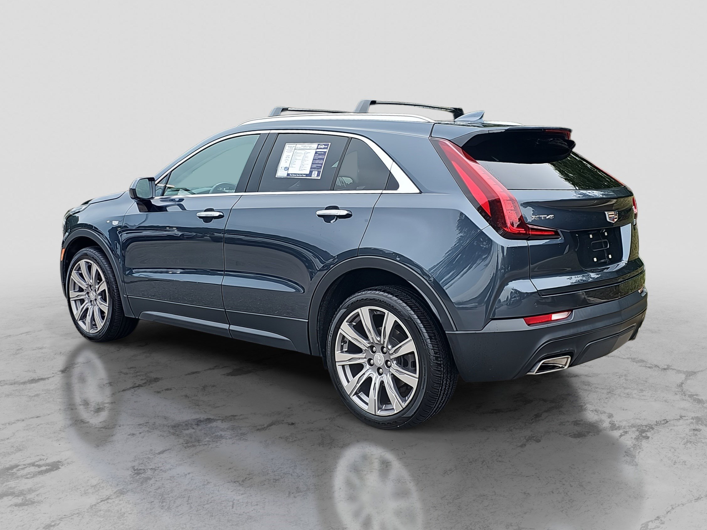 Used 2021 Cadillac XT4 Luxury w/ Cold Weather Package image 7
