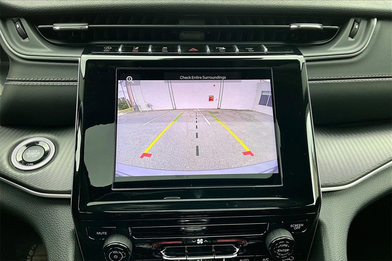 Certified 2024 Jeep Grand Cherokee Laredo X image 12