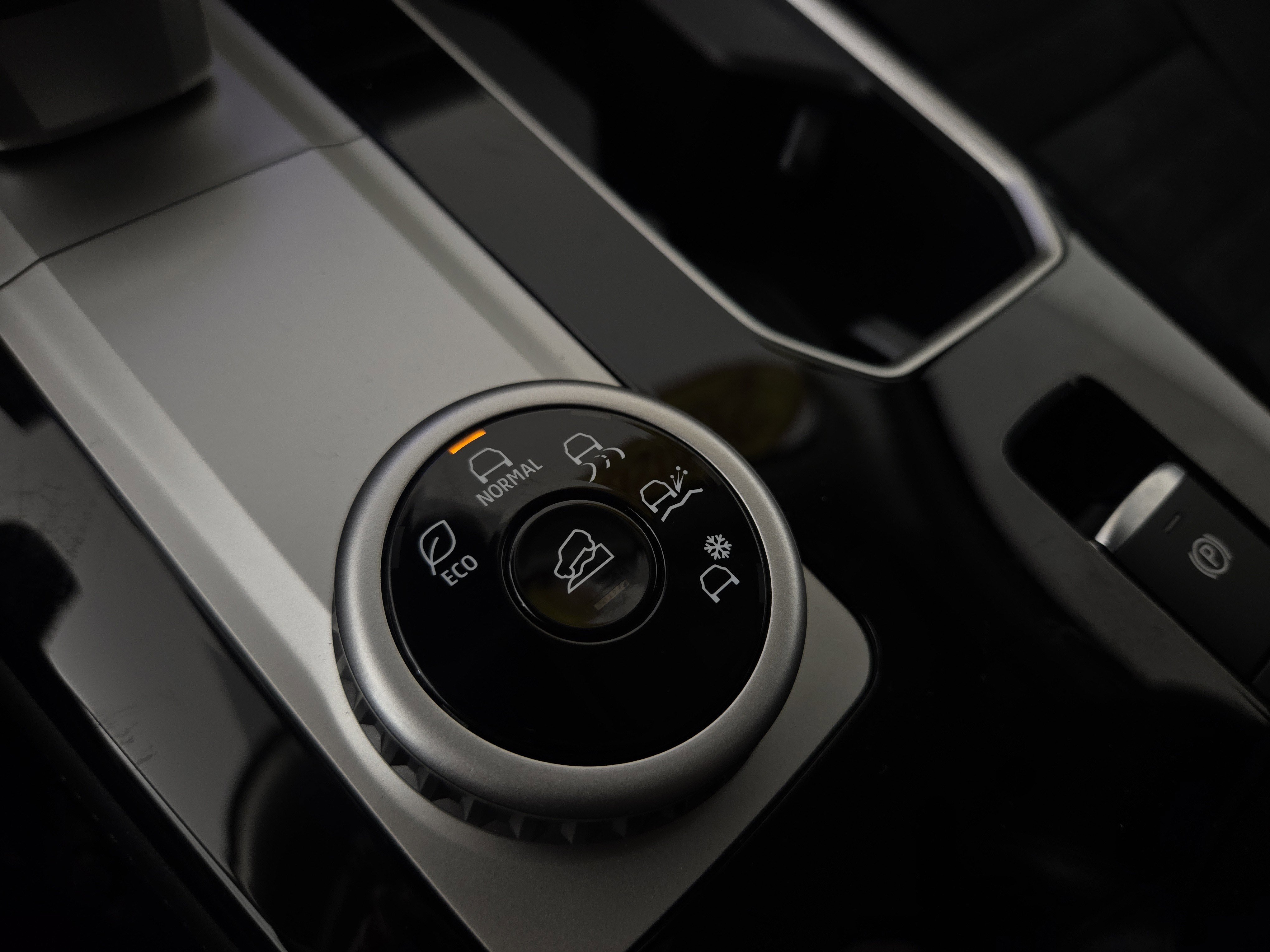 New 2026 Mitsubishi Outlander SE FWD image 28