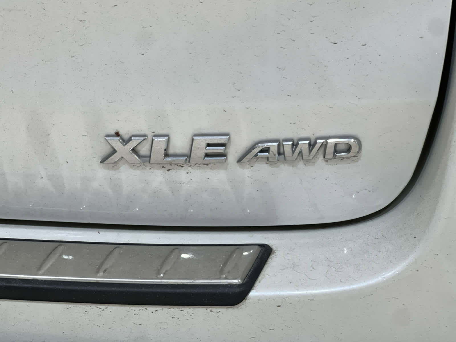 Used 2019 Toyota Highlander XLE w/ Carpet Mat Package (TMS) image 7