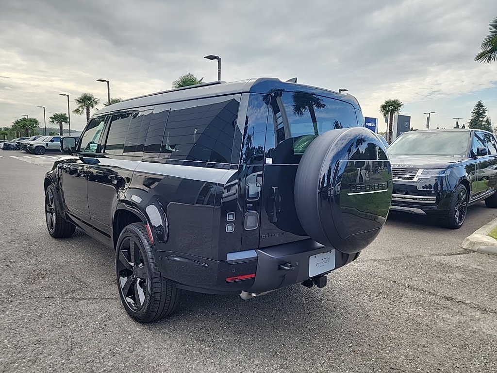 New 2026 Land Rover Defender 130 X-Dynamic SE AWD/4WD image 3