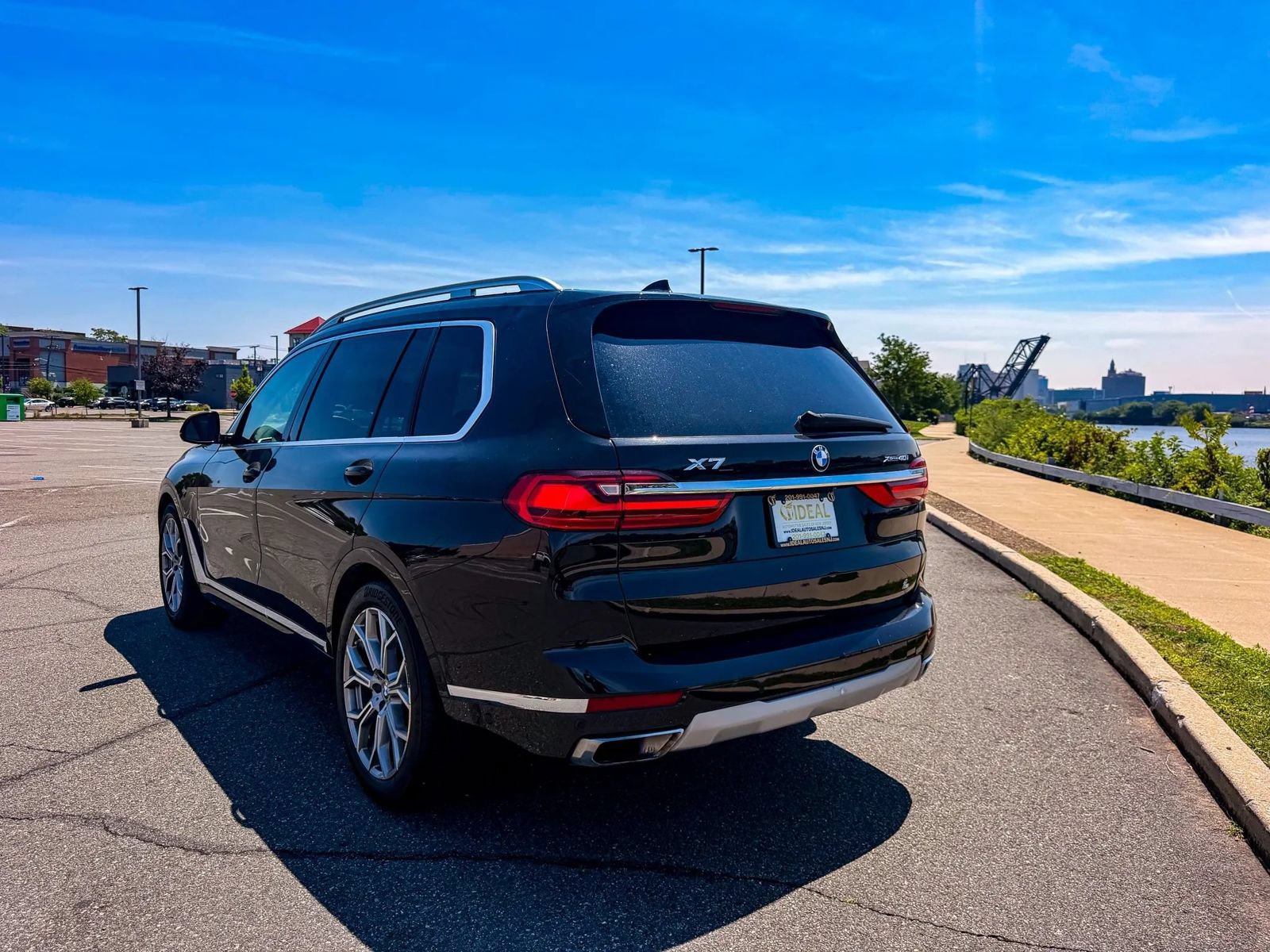 Used 2021 BMW X7 xDrive40i w/ Premium Package AWD/4WD image 6