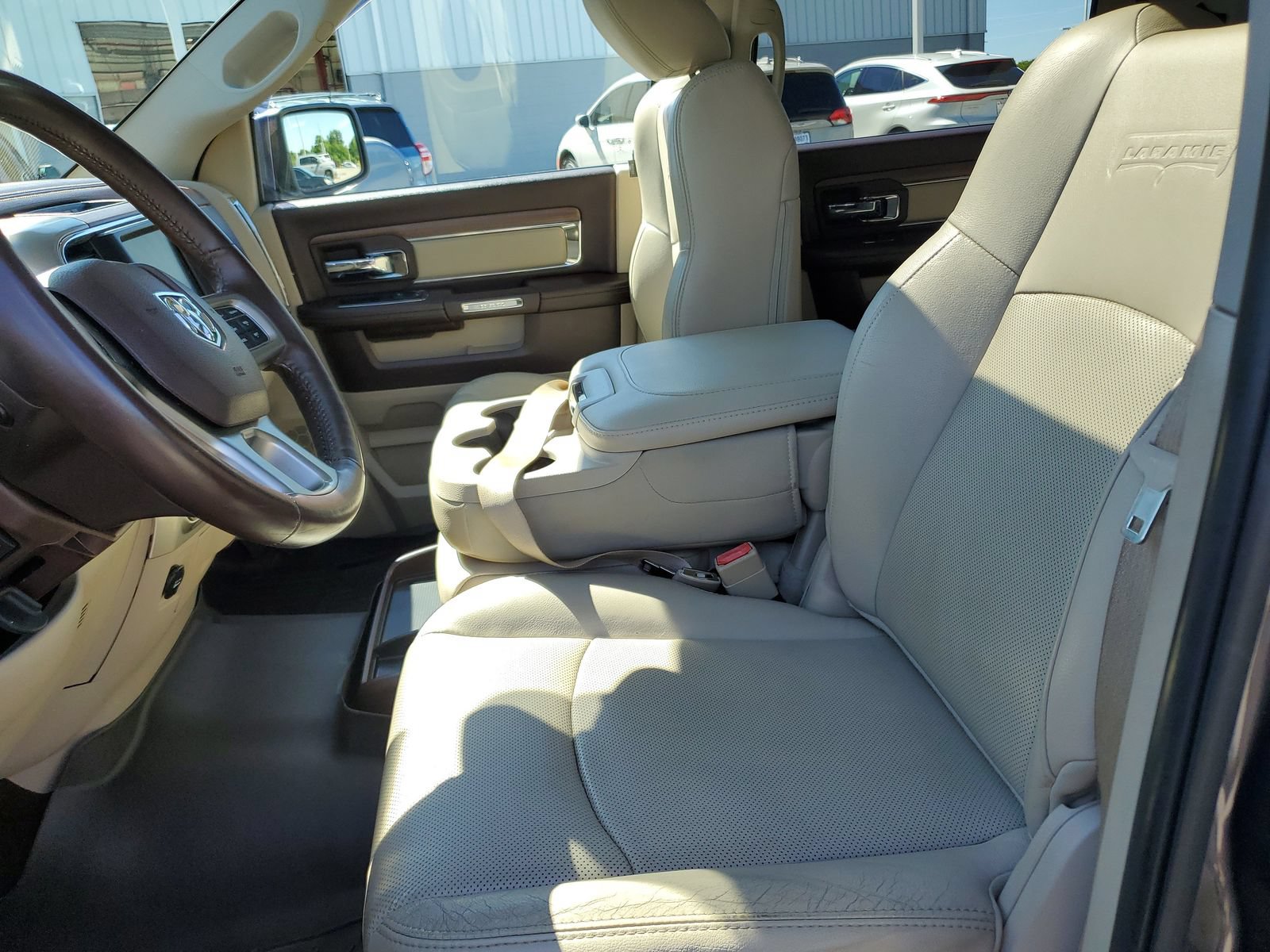 Used 2016 RAM 1500 Laramie w/ Convenience Group AWD/4WD image 16