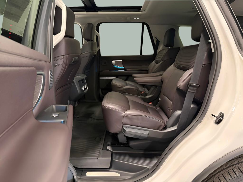 New 2025 Ford Expedition Platinum w/ Platinum Ultimate Package AWD/4WD image 15