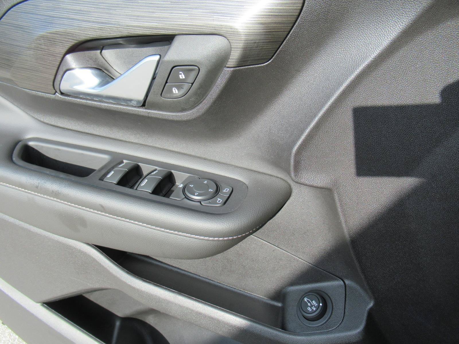 Used 2024 GMC Terrain SLE w/ Driver Convenience Package FWD image 23