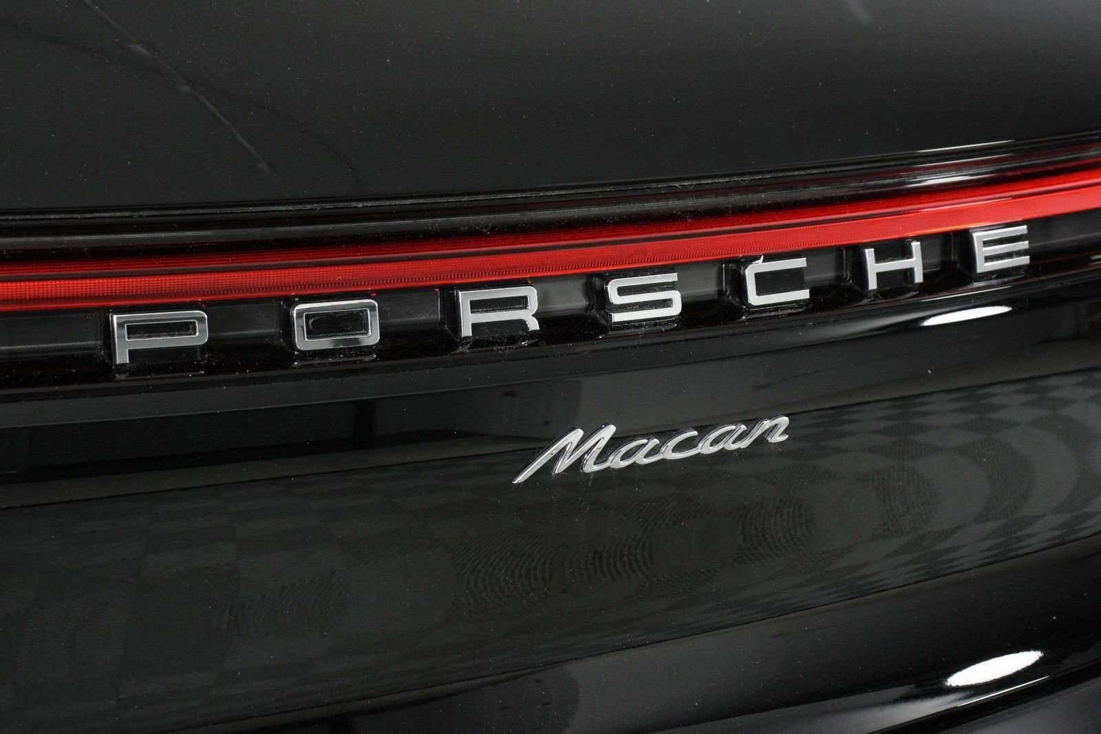 Certified 2025 Porsche Macan image 22