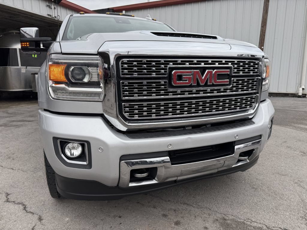 Used 2019 GMC Sierra 2500 Denali w/ Duramax Plus Package AWD/4WD image 5