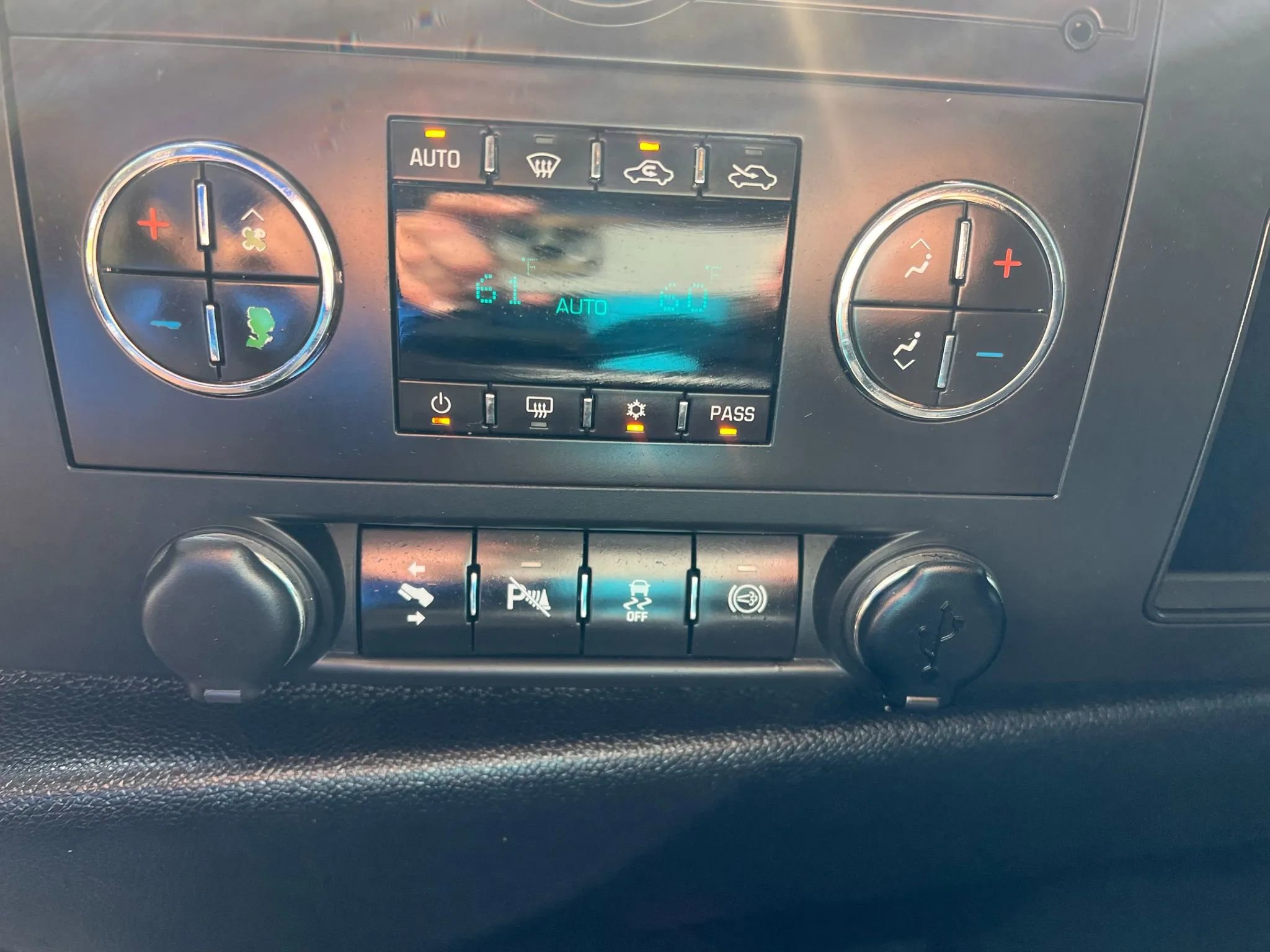 Used 2013 Chevrolet Silverado 2500 LT w/ Interior Plus Package image 21