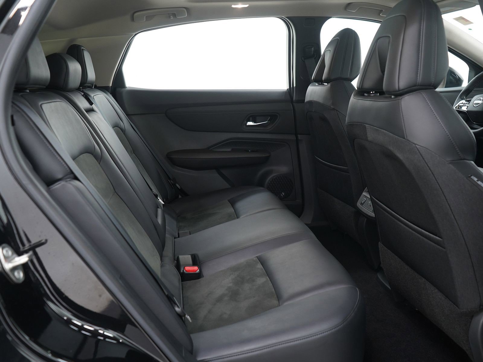 Used 2024 Nissan Ariya AWD image 16