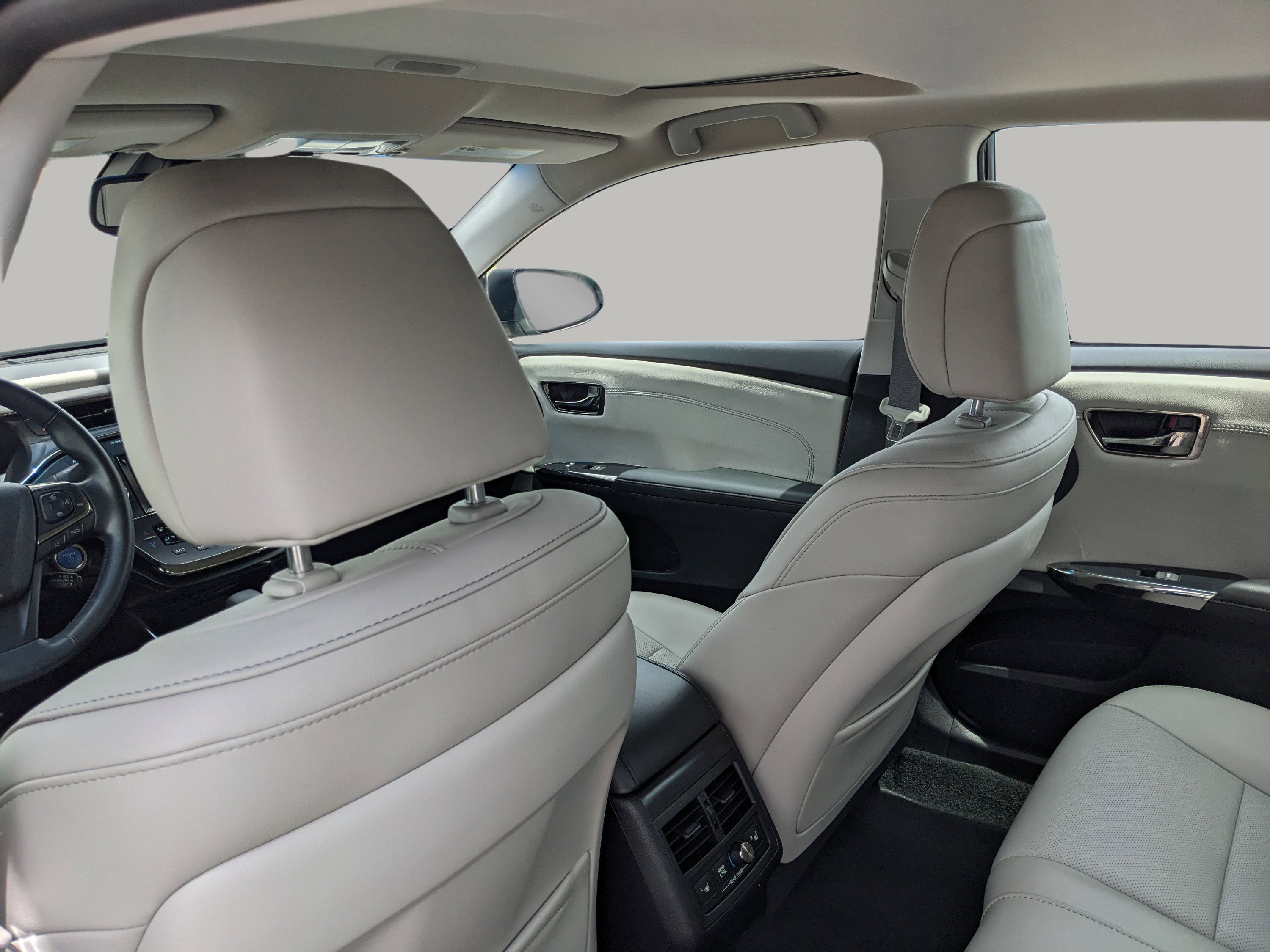 Used 2018 Toyota Avalon Limited FWD image 17