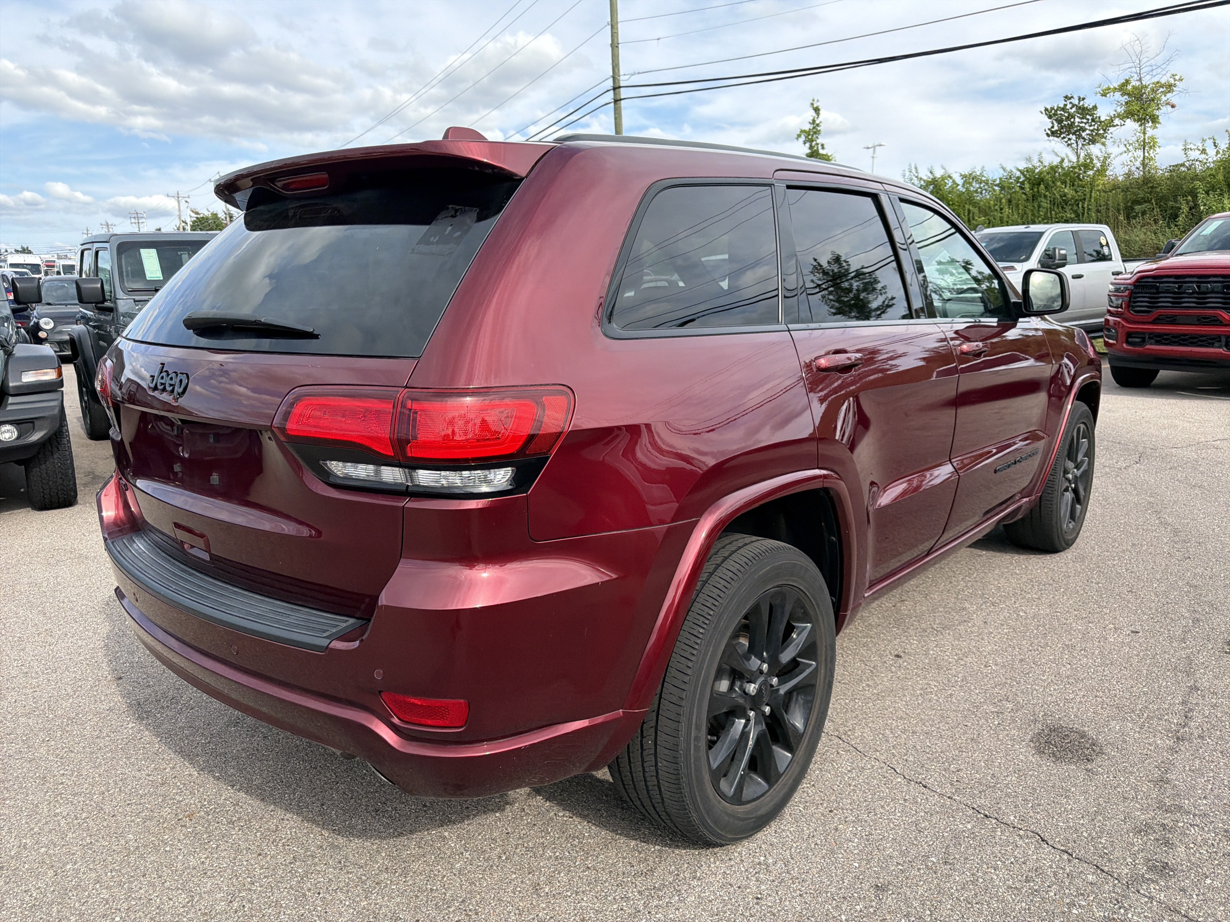 Certified 2020 Jeep Grand Cherokee Altitude AWD/4WD image 7