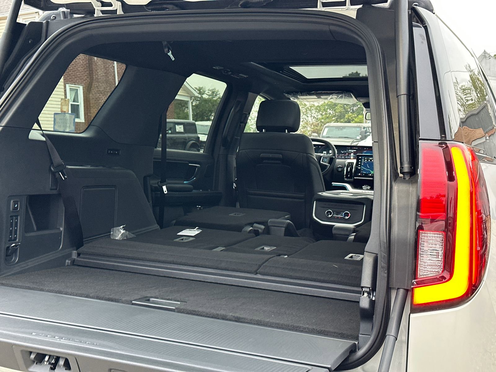 New 2025 Ford Expedition Platinum w/ Stealth Performance Package image 9