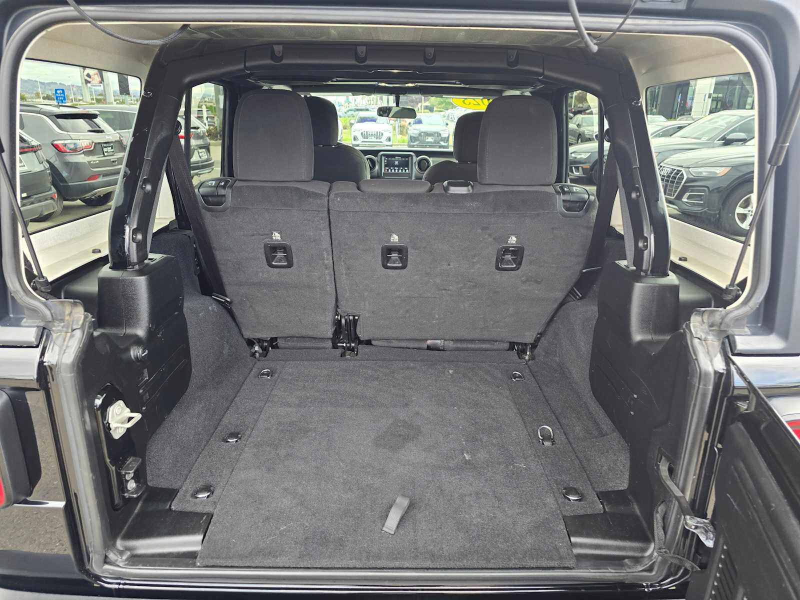 Used 2023 Jeep Wrangler Sport S image 17