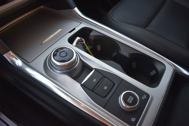 Used 2022 Ford Explorer XLT w/ Equipment Group 202A image 30