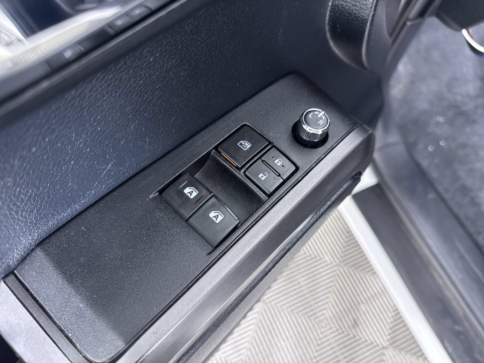 Used 2016 Toyota Tacoma TRD Sport w/ Towing Package AWD/4WD image 14