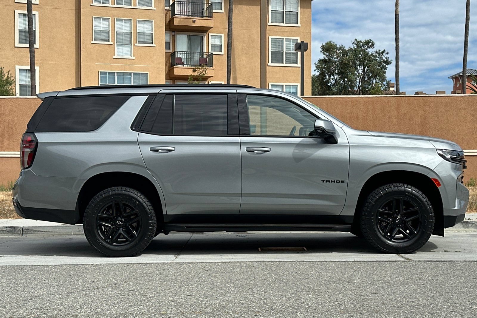 Used 2024 Chevrolet Tahoe RST w/ Luxury Package AWD/4WD image 3