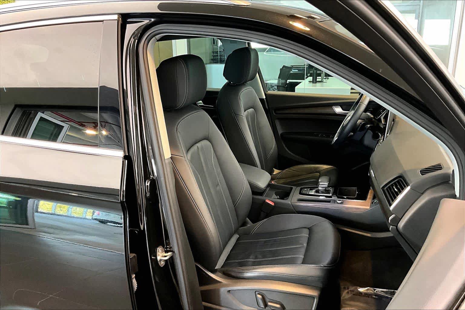 Used 2023 Audi Q5 2.0T Premium w/ Convenience Package image 10