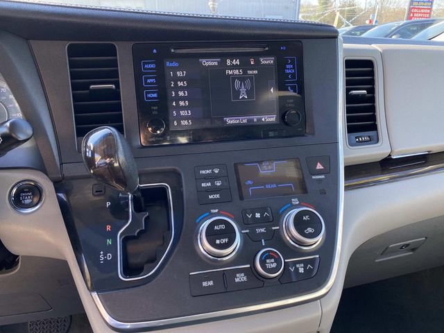 Used 2017 Toyota Sienna XLE Premium FWD image 10