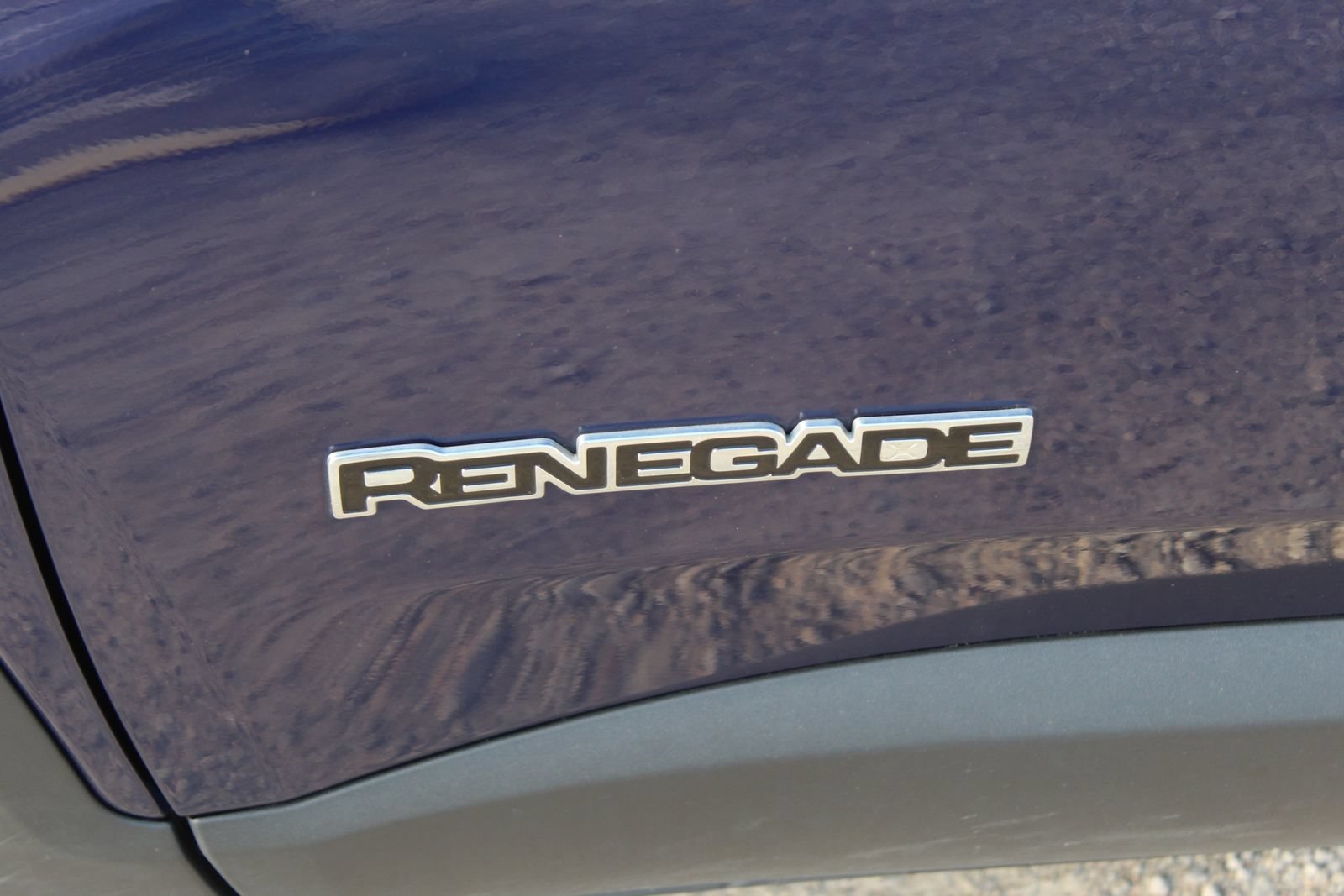 Used 2018 Jeep Renegade Latitude FWD image 9