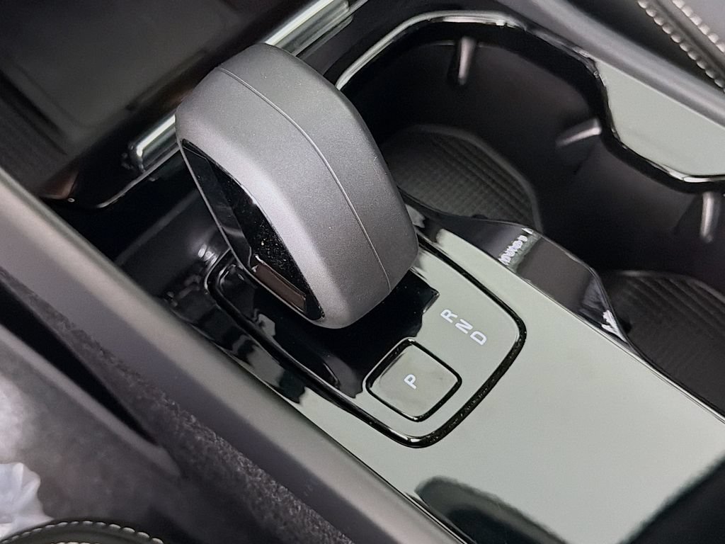 Used 2023 Volvo XC40 Recharge Ultimate w/ Protection Package Premier AWD/4WD image 17