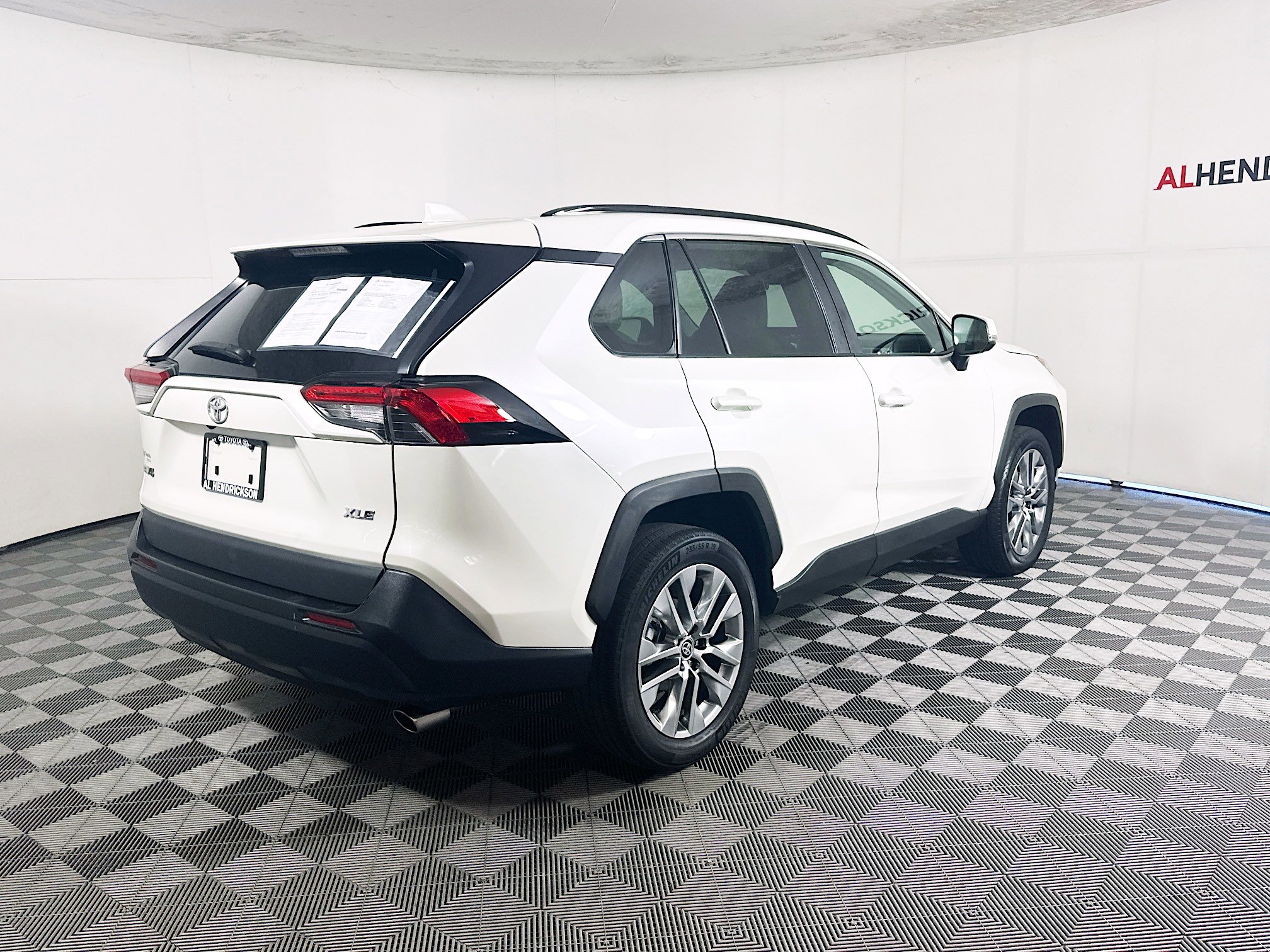 Used 2022 Toyota RAV4 XLE Premium image 3
