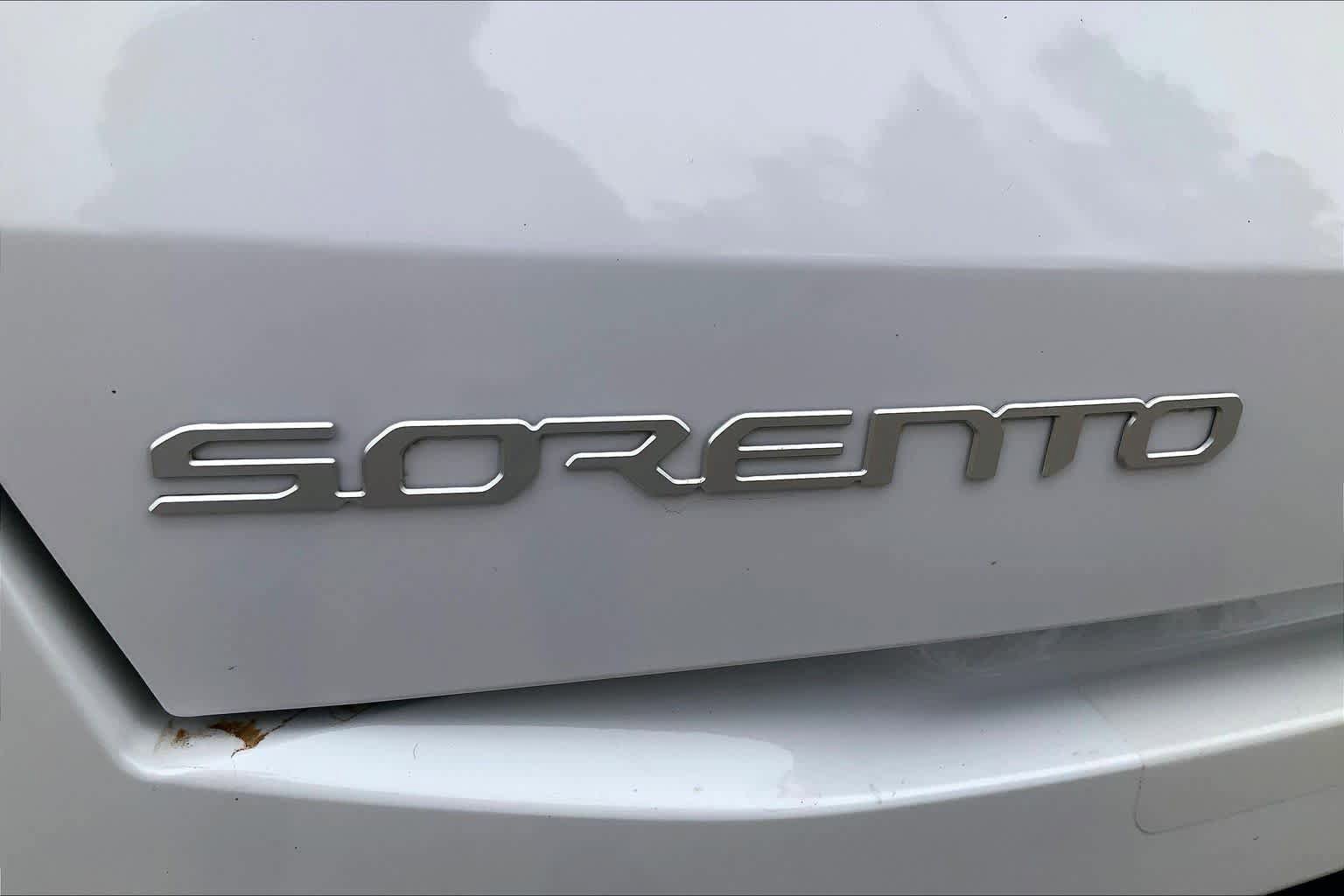 Used 2025 Kia Sorento S image 10