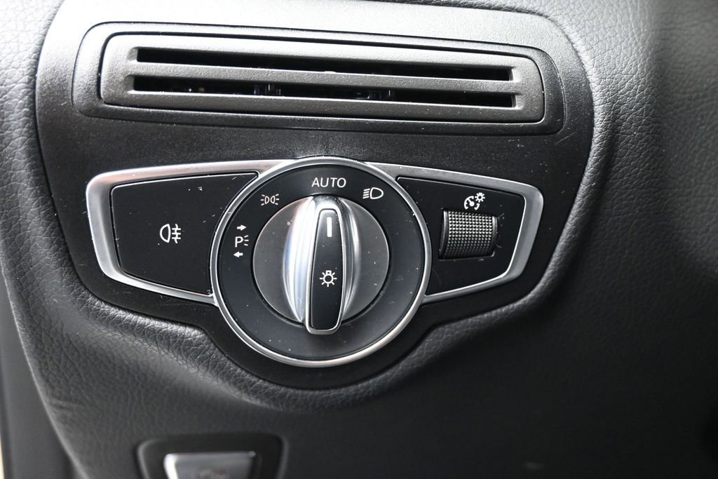 Used 2023 Mercedes-Benz GLC 300 4MATIC Coupe image 11