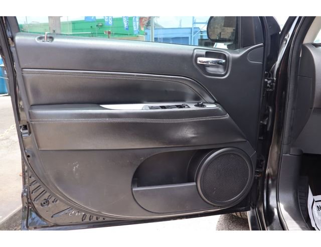 Used 2016 Jeep Compass Latitude FWD image 14