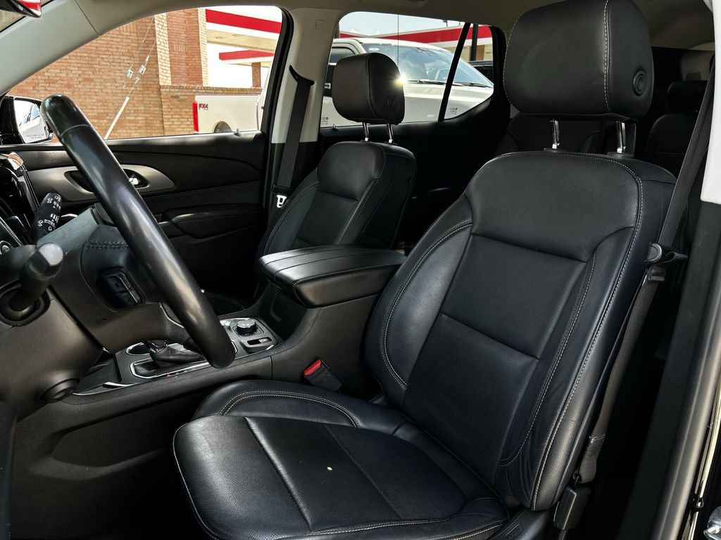 Used 2019 Chevrolet Traverse Premier w/ LPO, Blackout Package FWD image 27