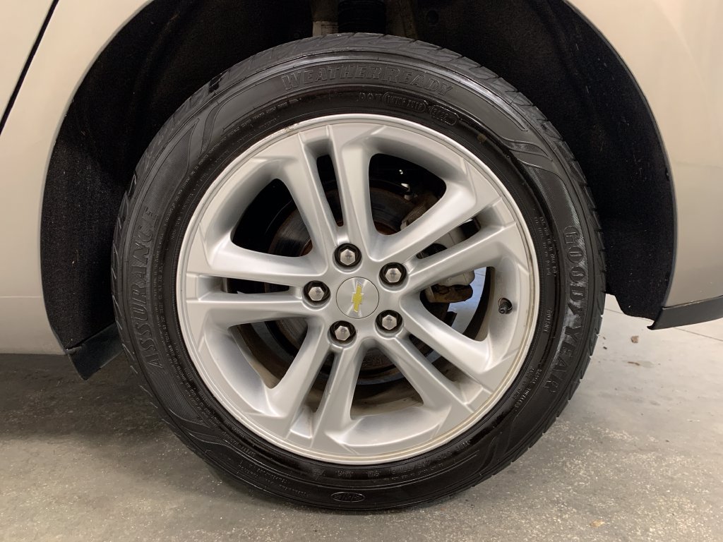 Used 2018 Chevrolet Cruze LT FWD image 4