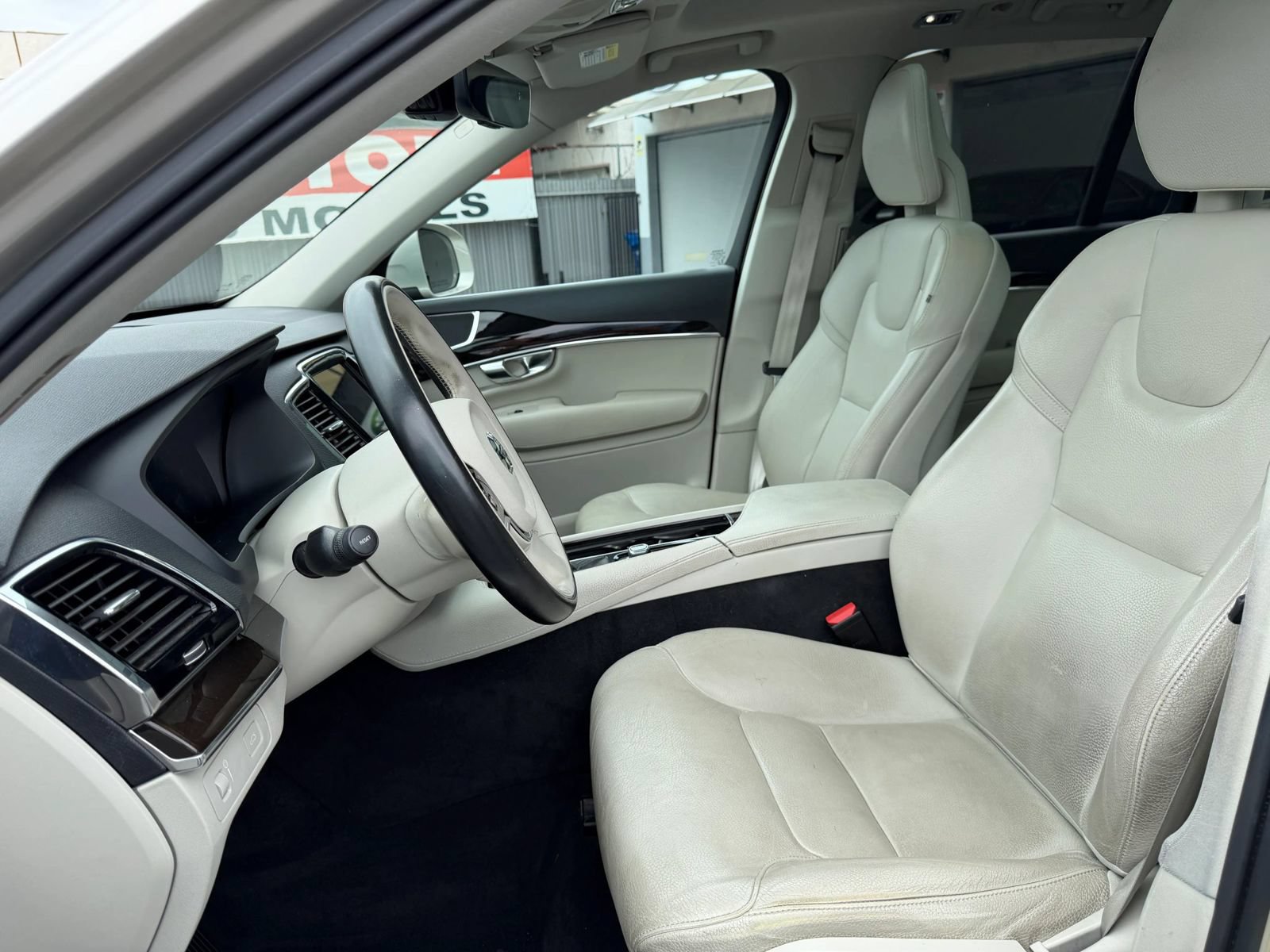 Used 2018 Volvo XC90 T6 Momentum w/ Convenience Package AWD/4WD image 18