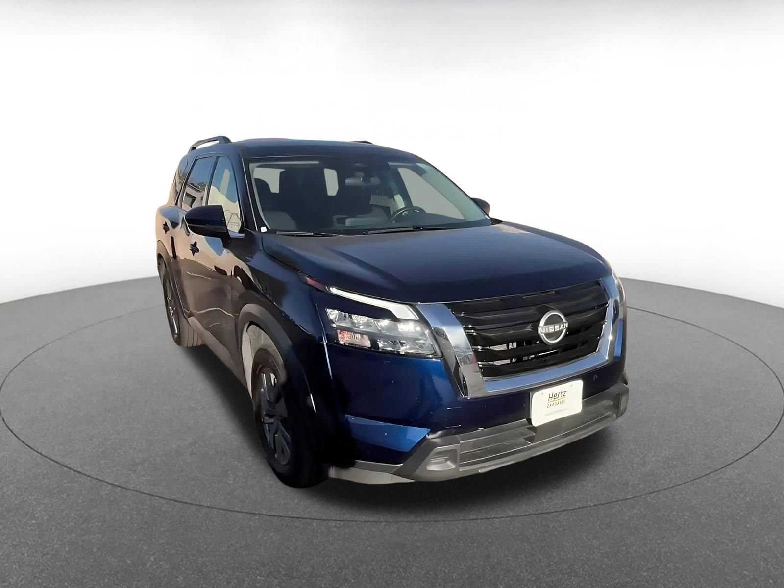 Used 2025 Nissan Pathfinder SV FWD image 3