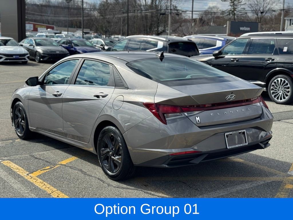 Used 2023 Hyundai Elantra SEL image 3
