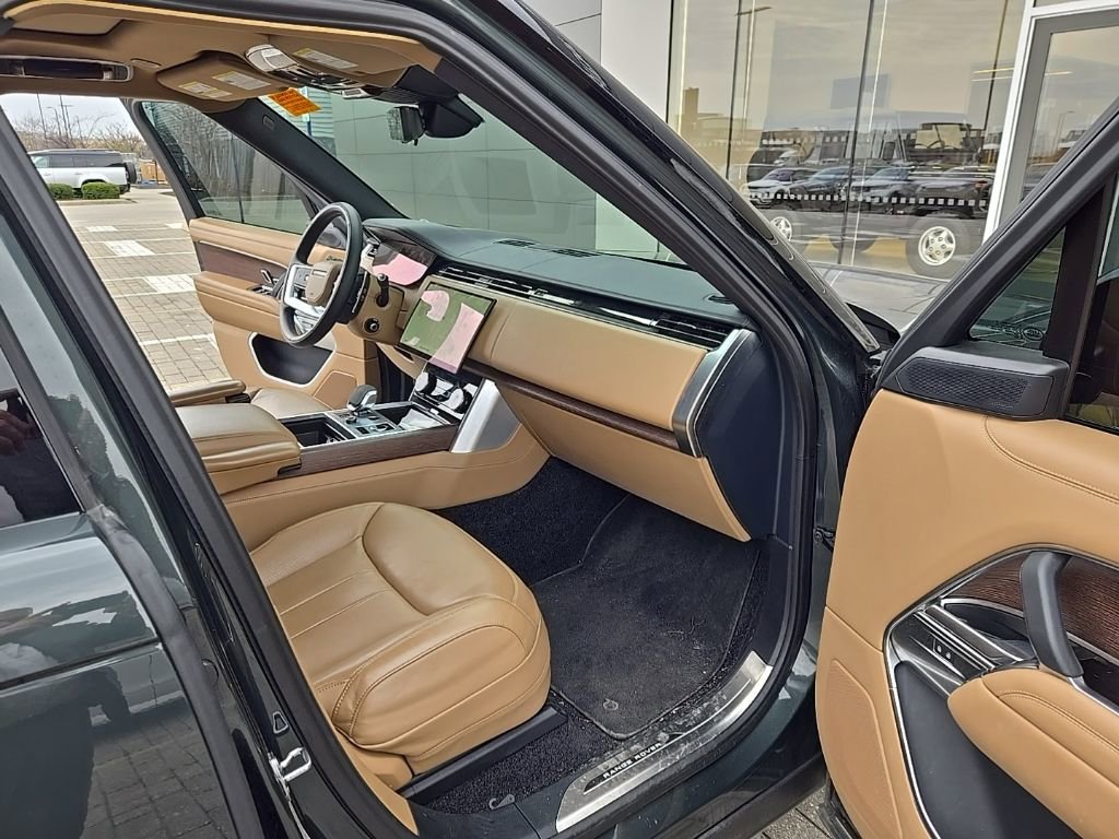 Used 2023 Land Rover Range Rover SE image 20