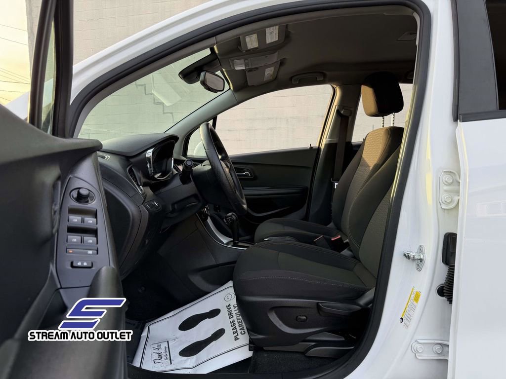 Used 2021 Chevrolet Trax LS w/ Tint and Cruise Package image 28