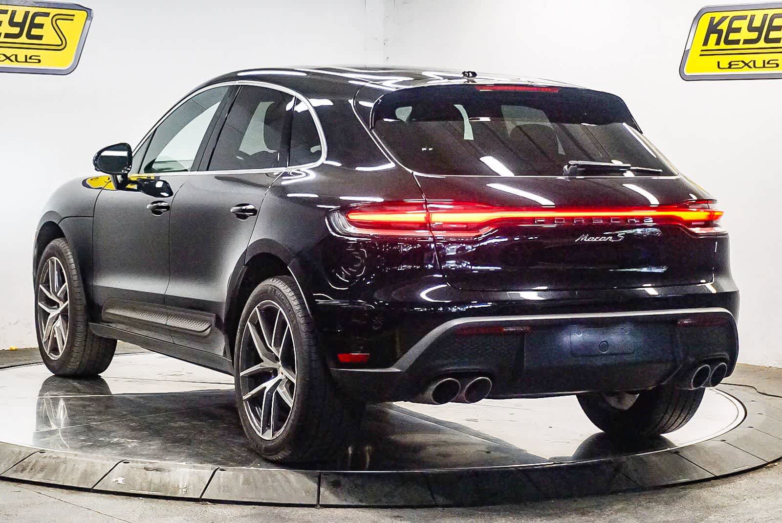 Used 2023 Porsche Macan S image 2