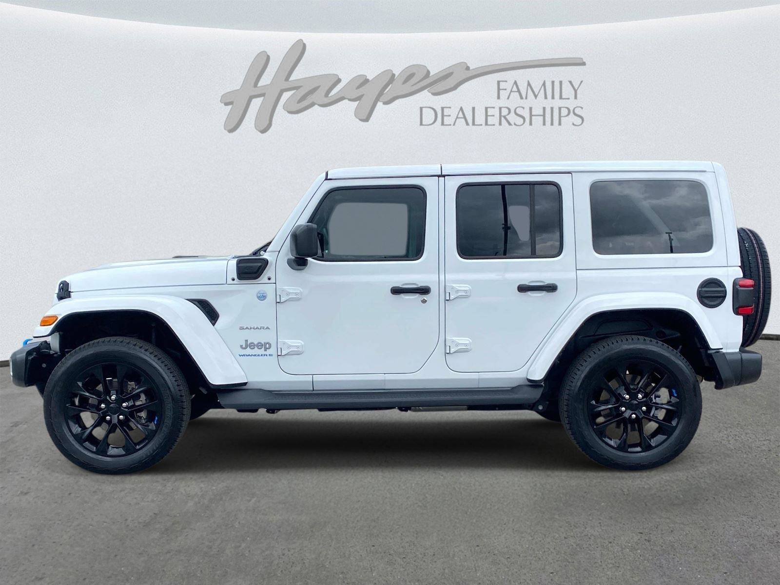 Used 2023 Jeep Wrangler Sahara w/ Cold Weather Group image 8
