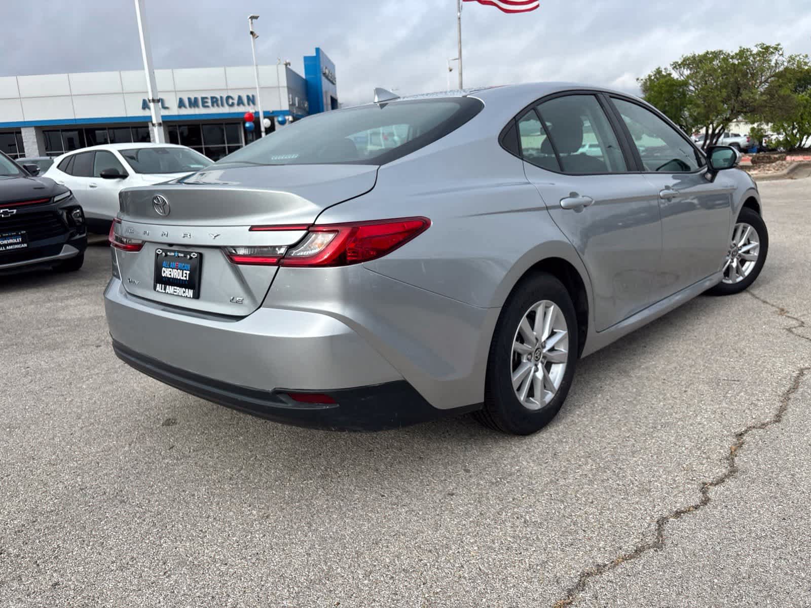 Used 2025 Toyota Camry LE FWD image 5