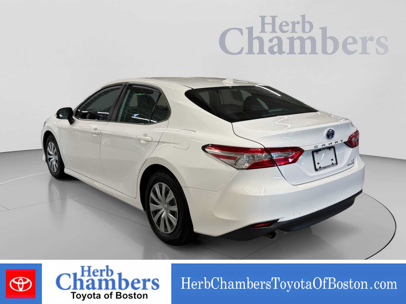 Used 2019 Toyota Camry LE FWD image 3