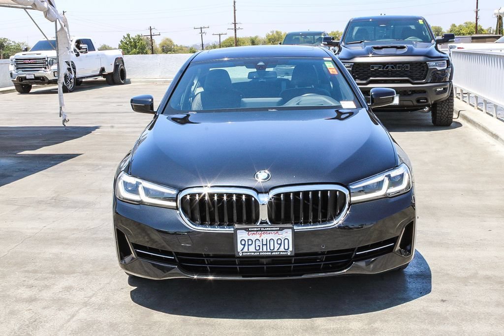 Used 2021 BMW 540i w/ Premium Package RWD image 3