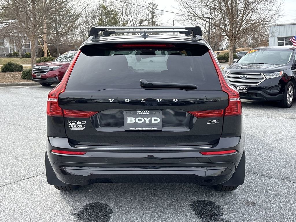 Used 2022 Volvo XC60 B5 Momentum w/ Climate Package image 8