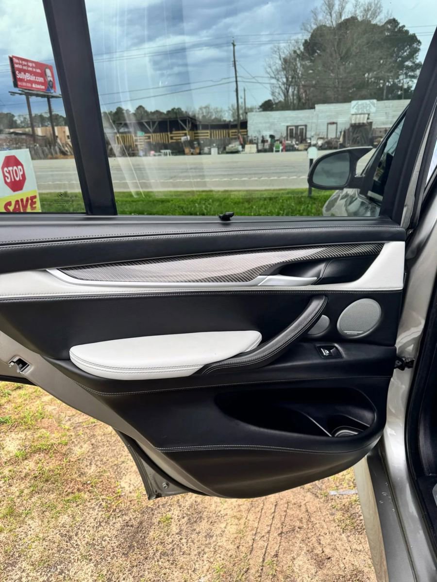 Used 2015 BMW X5 M image 14