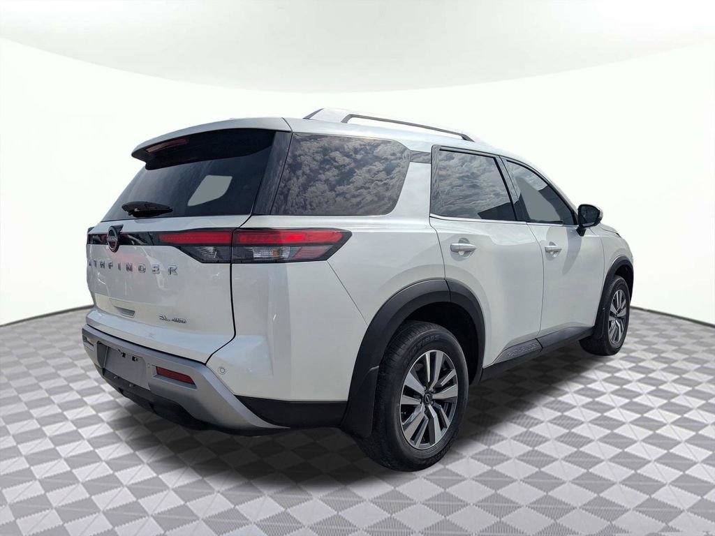 Used 2023 Nissan Pathfinder SL AWD/4WD image 3