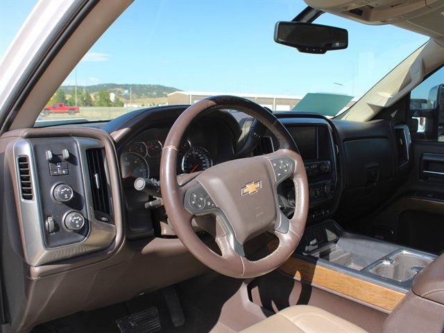 Used 2018 Chevrolet Silverado 1500 LTZ w/ LTZ Plus Package AWD/4WD image 13
