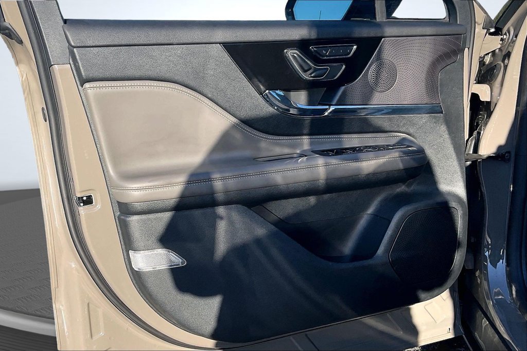 Used 2025 Lincoln Corsair Reserve FWD image 21