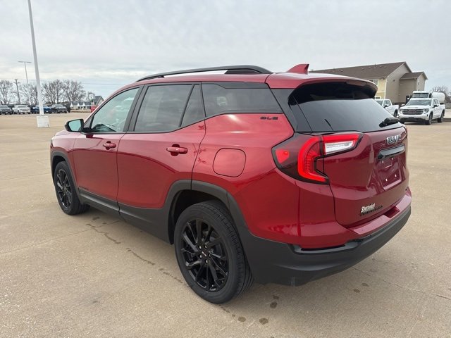 Used 2023 GMC Terrain SLE w/ Driver Convenience Package image 5