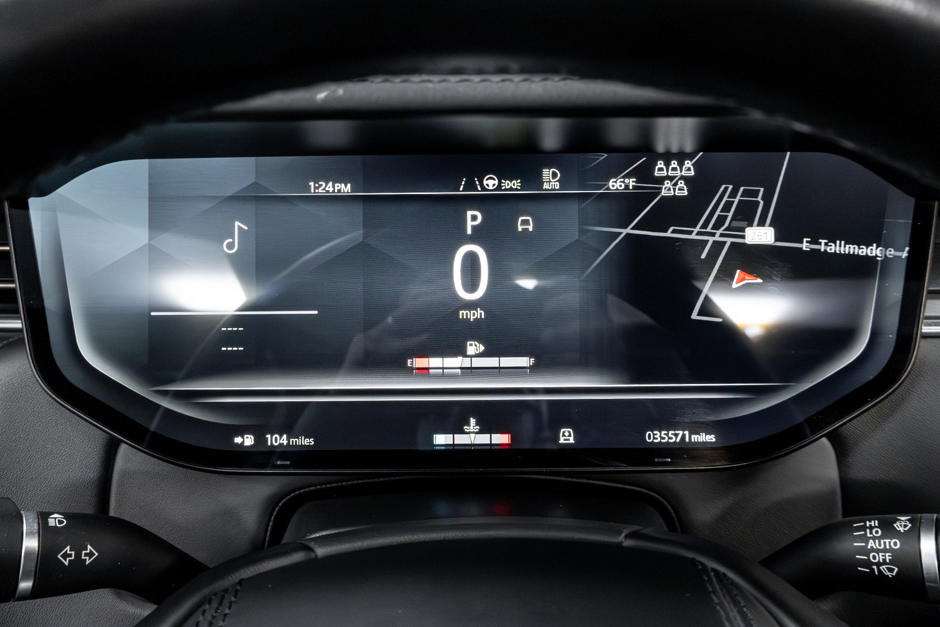 Used 2023 Land Rover Range Rover Long Wheelbase SE image 8