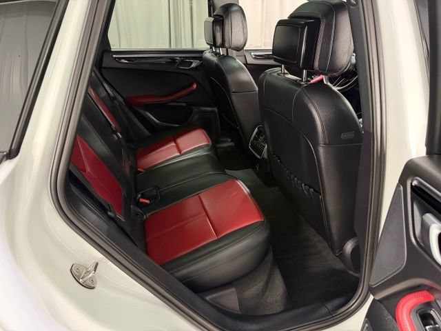 Used 2023 Porsche Macan AWD/4WD image 10